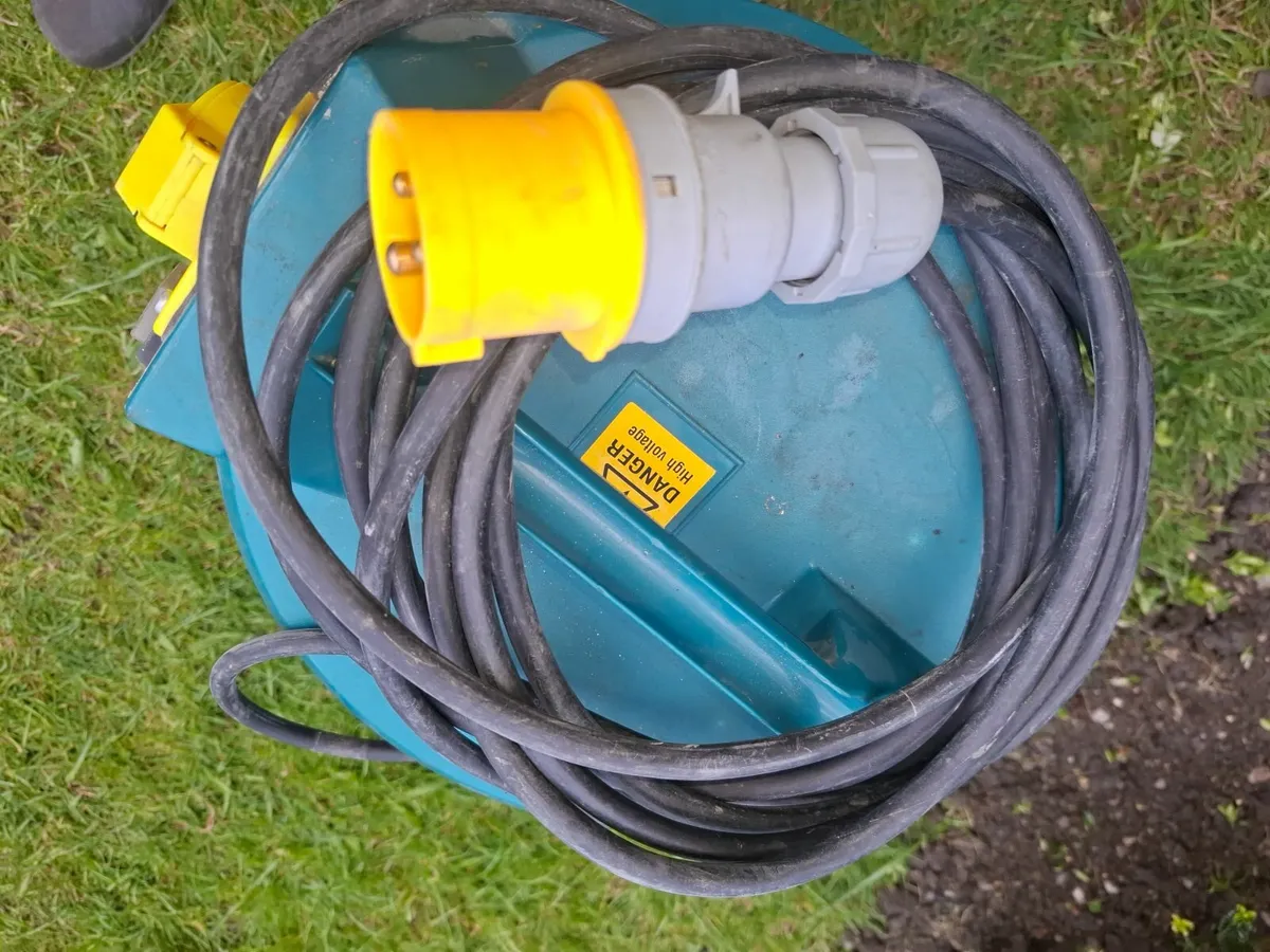 Makita hoover 110V - Image 3