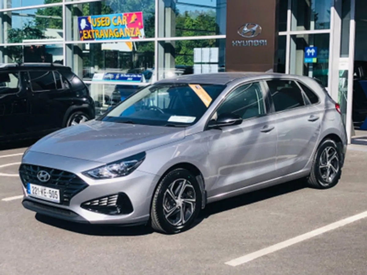 Hyundai i30 Deluxe 1.6 Diesel - Image 2