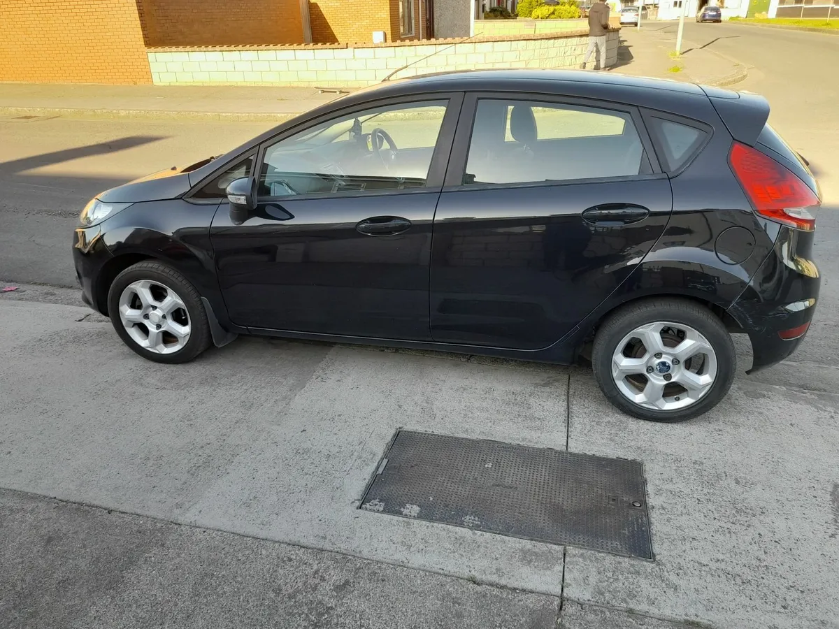 Ford Fiesta 2010 - Image 1