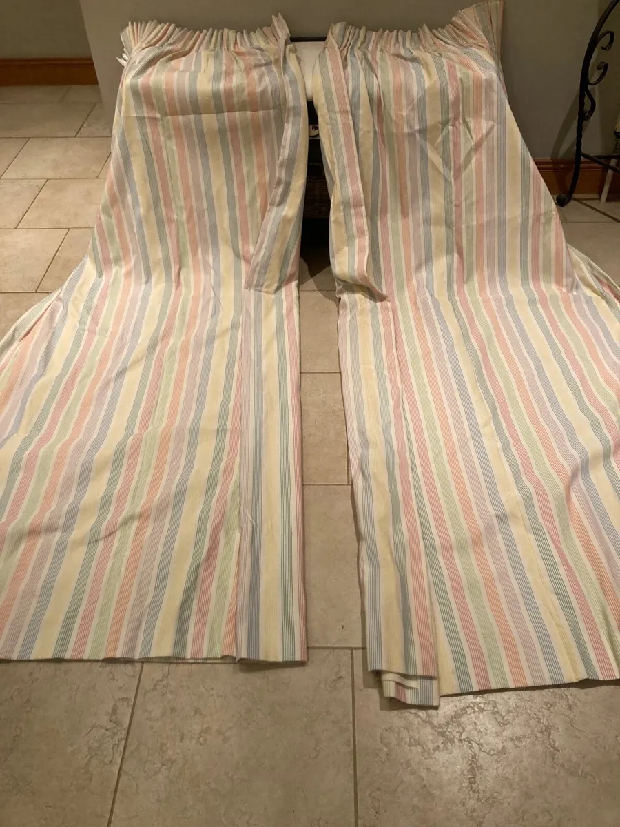 Pair of curtains - Image 1