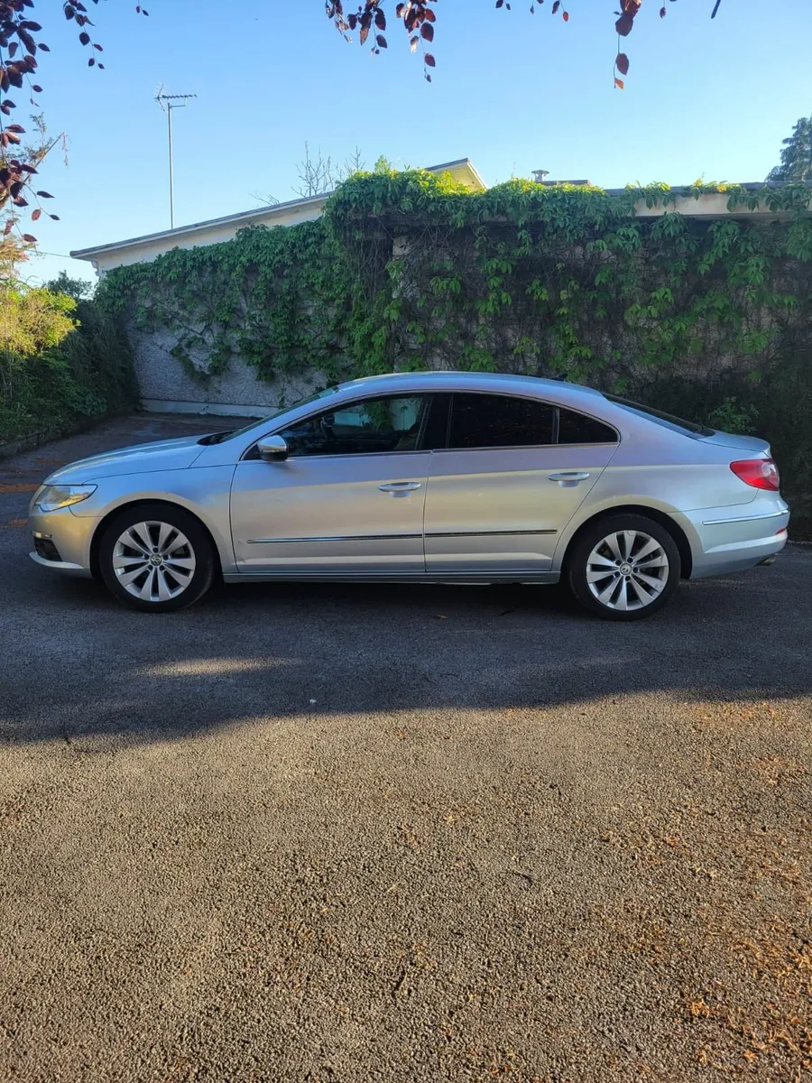 Volkswagen Passat 2010 - Image 1