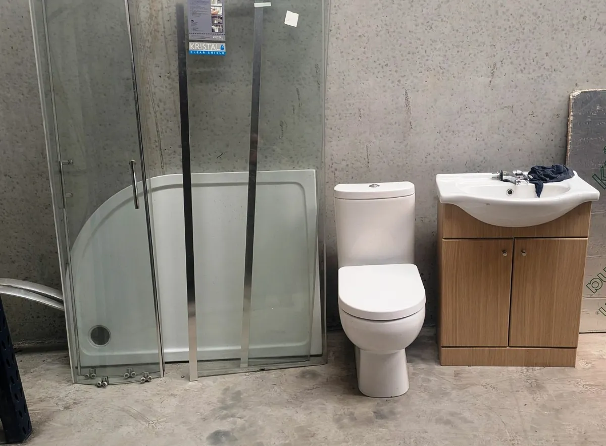 Ex Display Bathroom Suite with Quadrant  Shower - Image 1