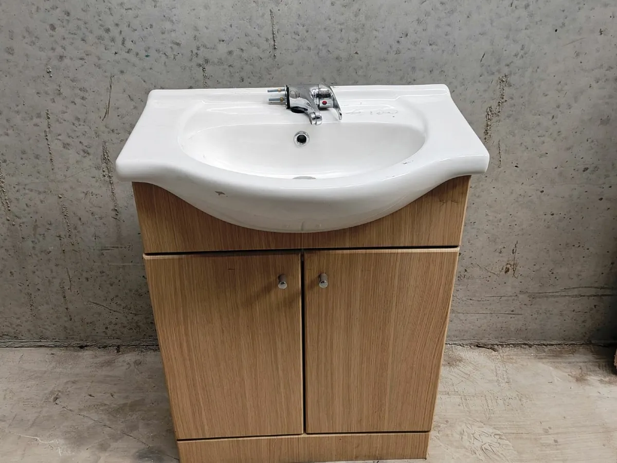 Ex Display Bathroom Suite with Quadrant  Shower - Image 4