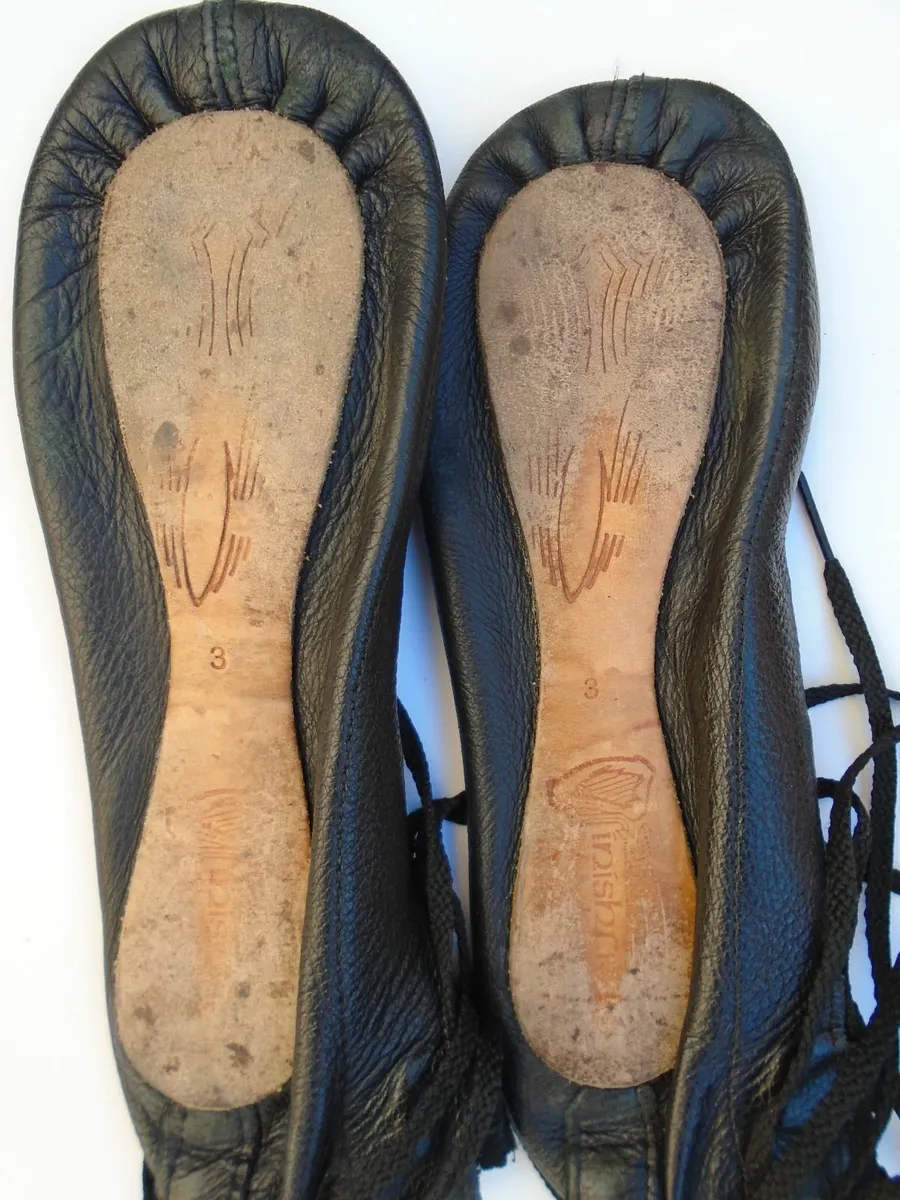 Inishfree dancing poms,Size 3, Soft shoes - Image 4