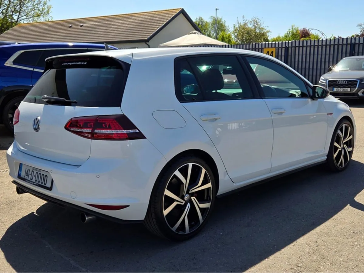Volkswagen Golf 2.0 TSI GTI 220 BHP DSG - Image 4