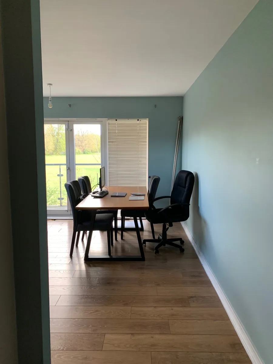 Kitchen table - Image 1