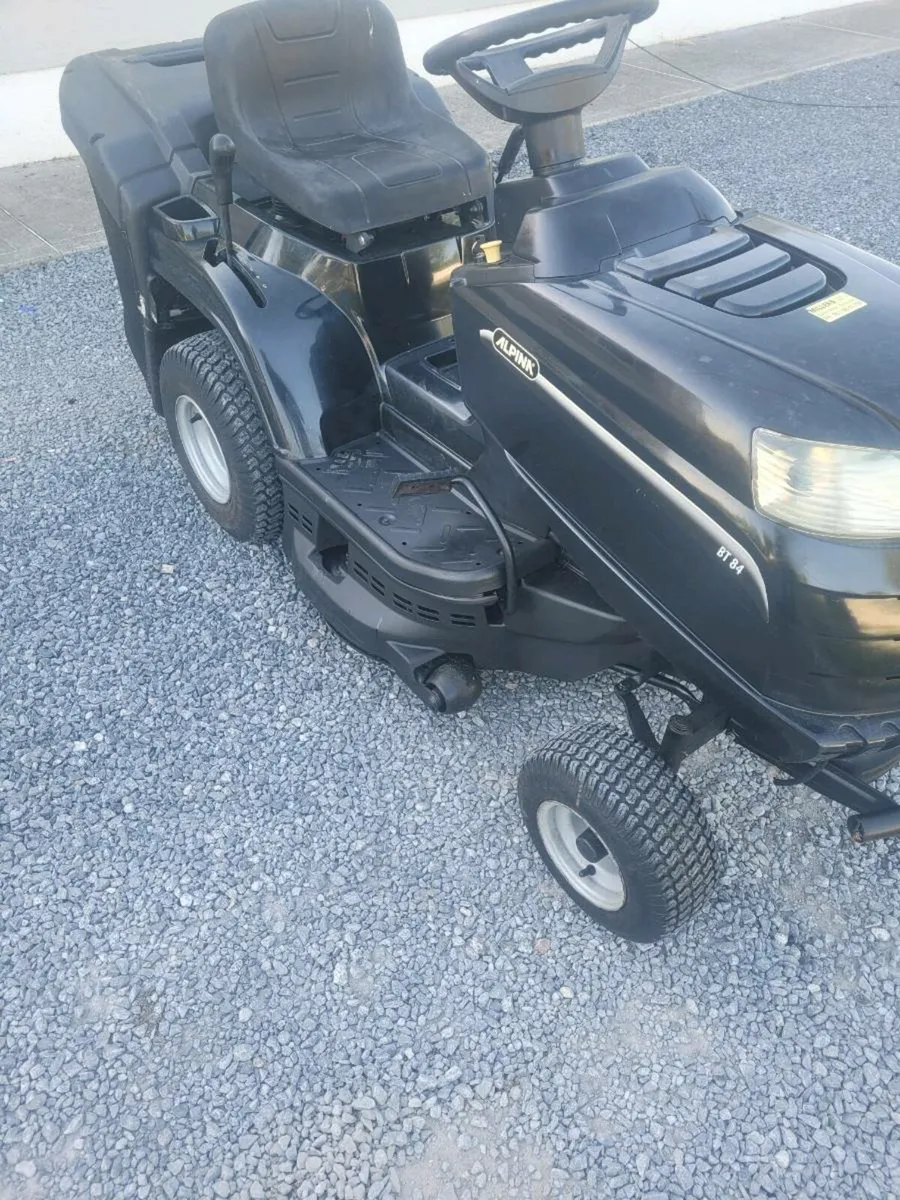 Ride on mower - Image 1
