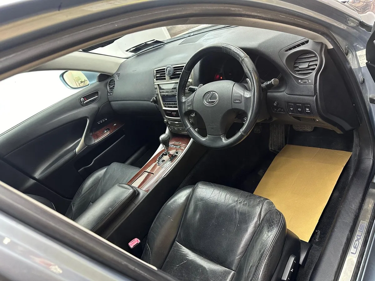 Lexus is250 - Image 4