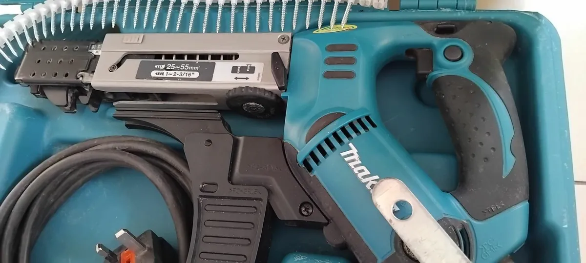 Makita 6843 Auto Feed 240v - Image 2