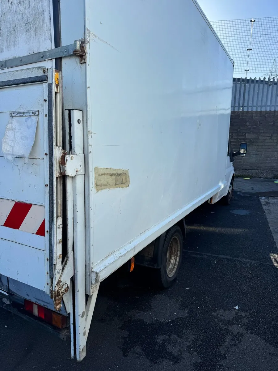 Ford Transit Box Van with Tale lift - Image 4