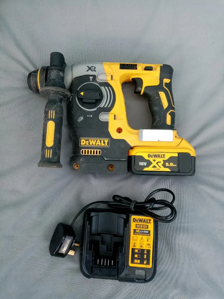 Dewalt 18v XR LI-ION Brushless sds Hammer Drill - Image 1