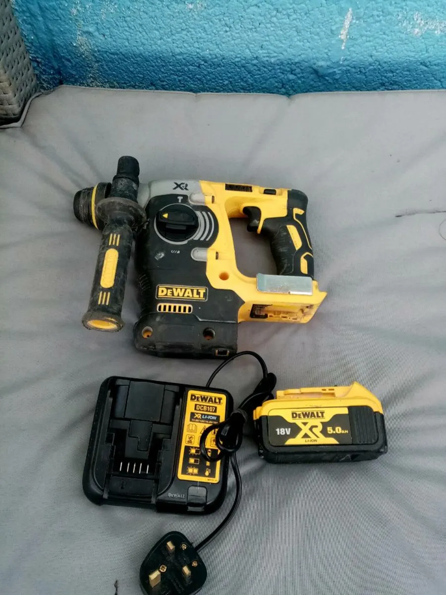 Dewalt 18v XR LI-ION Brushless sds Hammer Drill - Image 2