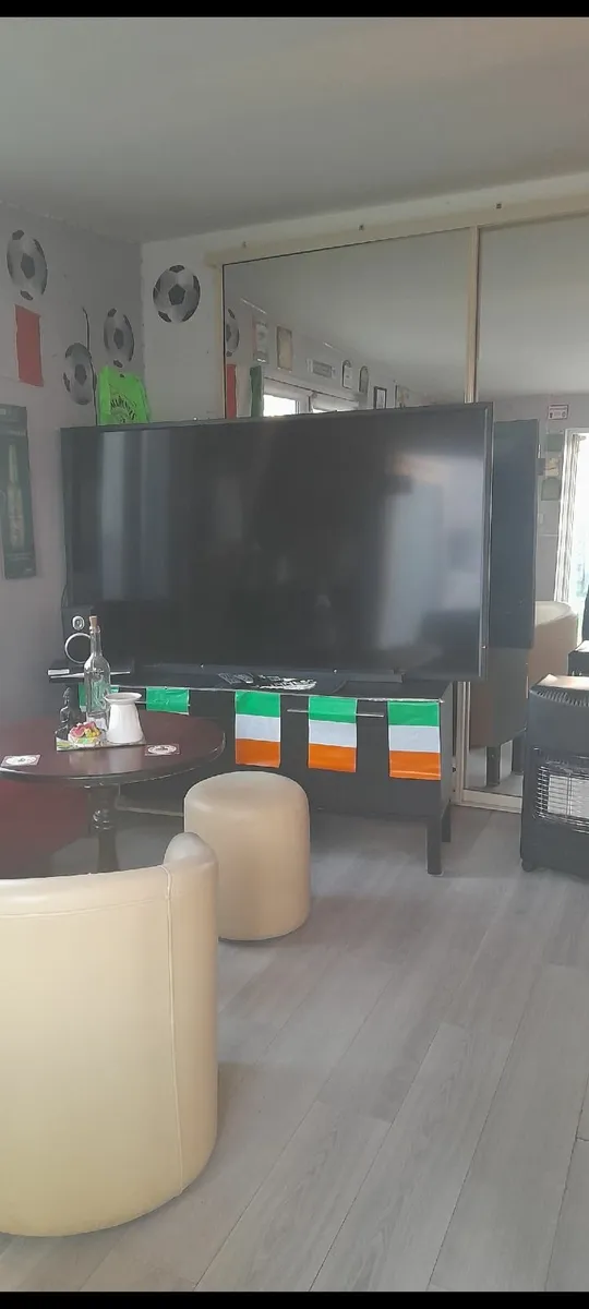 80" tv/monitor with surround sound speakers - Image 3