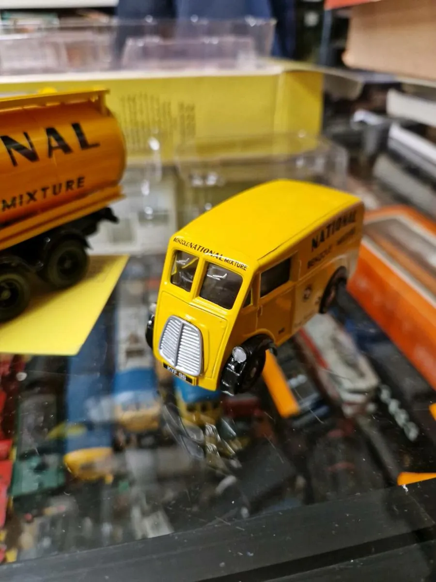 Corgi Foden Tanker & Morris J Van Set - Image 4