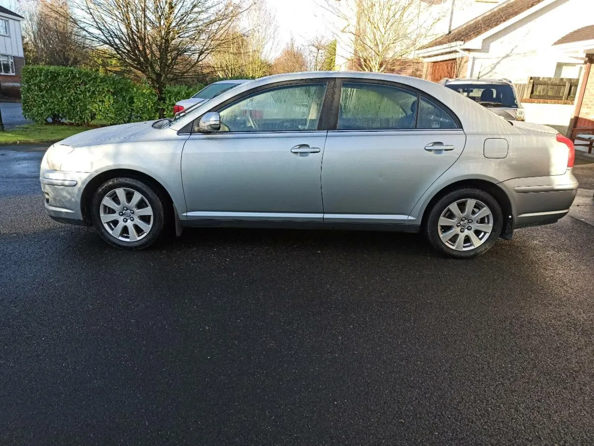 Toyota Avensis - Like new! (Kind of) 2 owners - Image 4