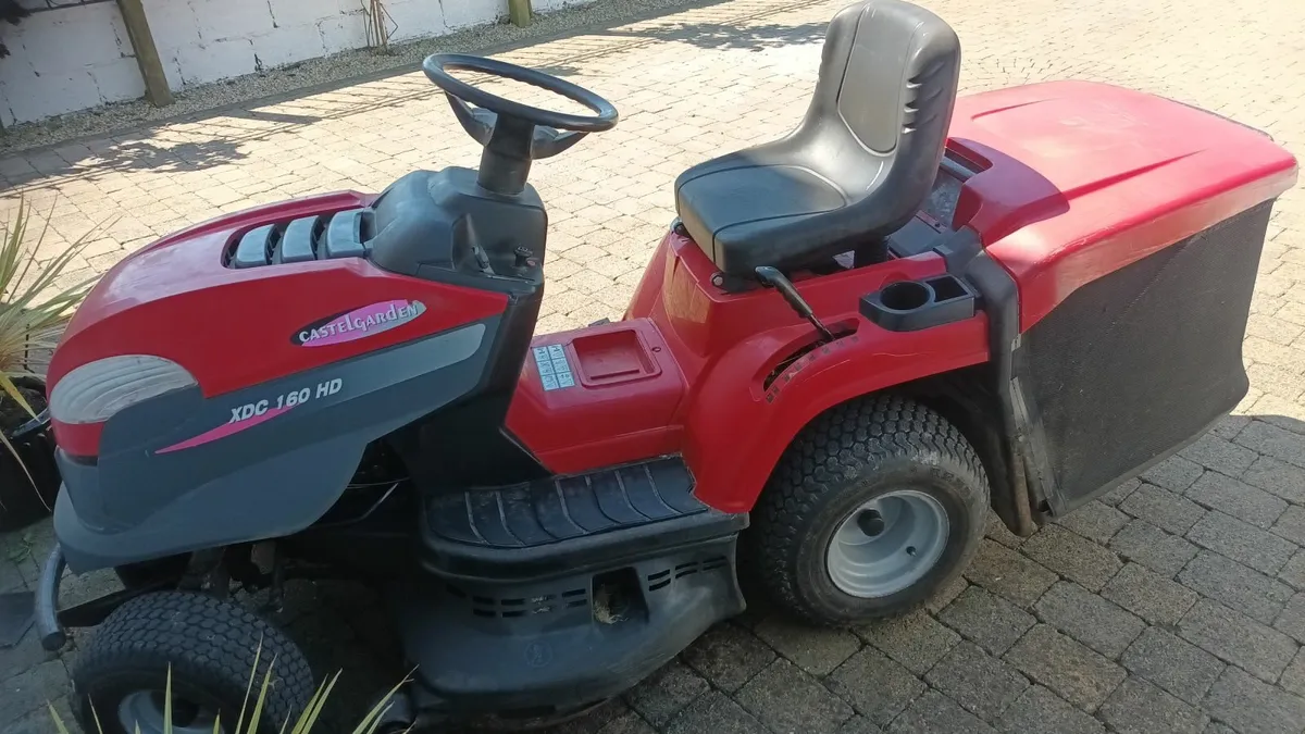 Castlegarden ride on lawnmower - Image 1