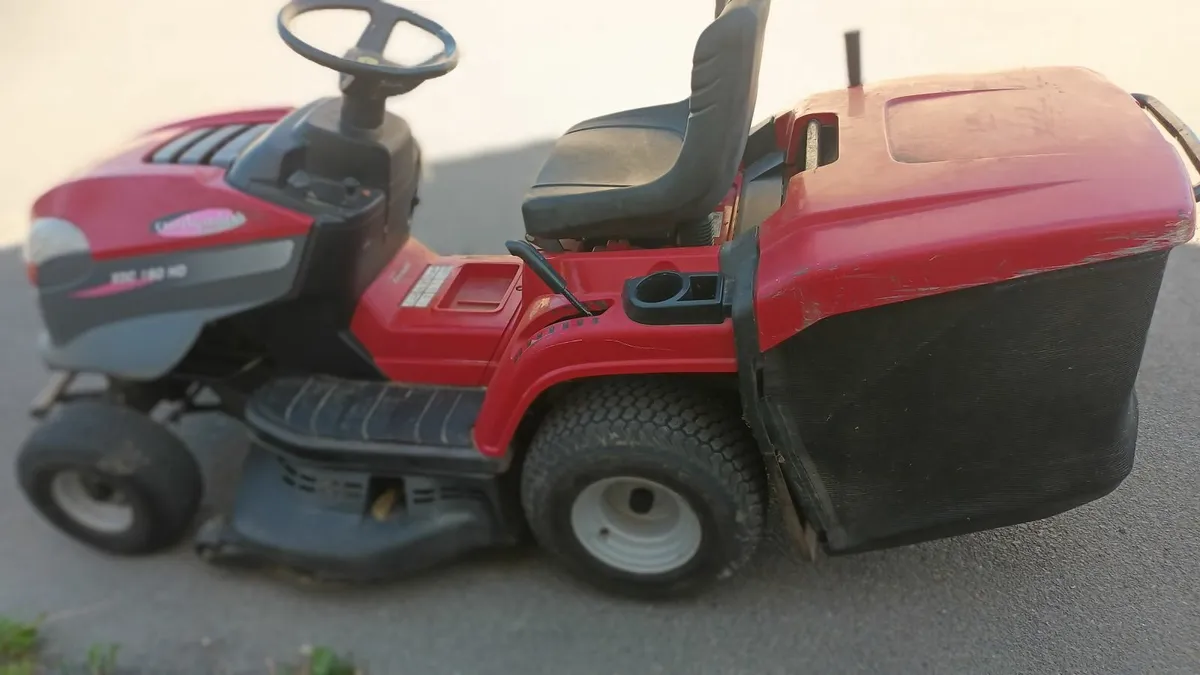 Castlegarden ride on lawnmower - Image 2