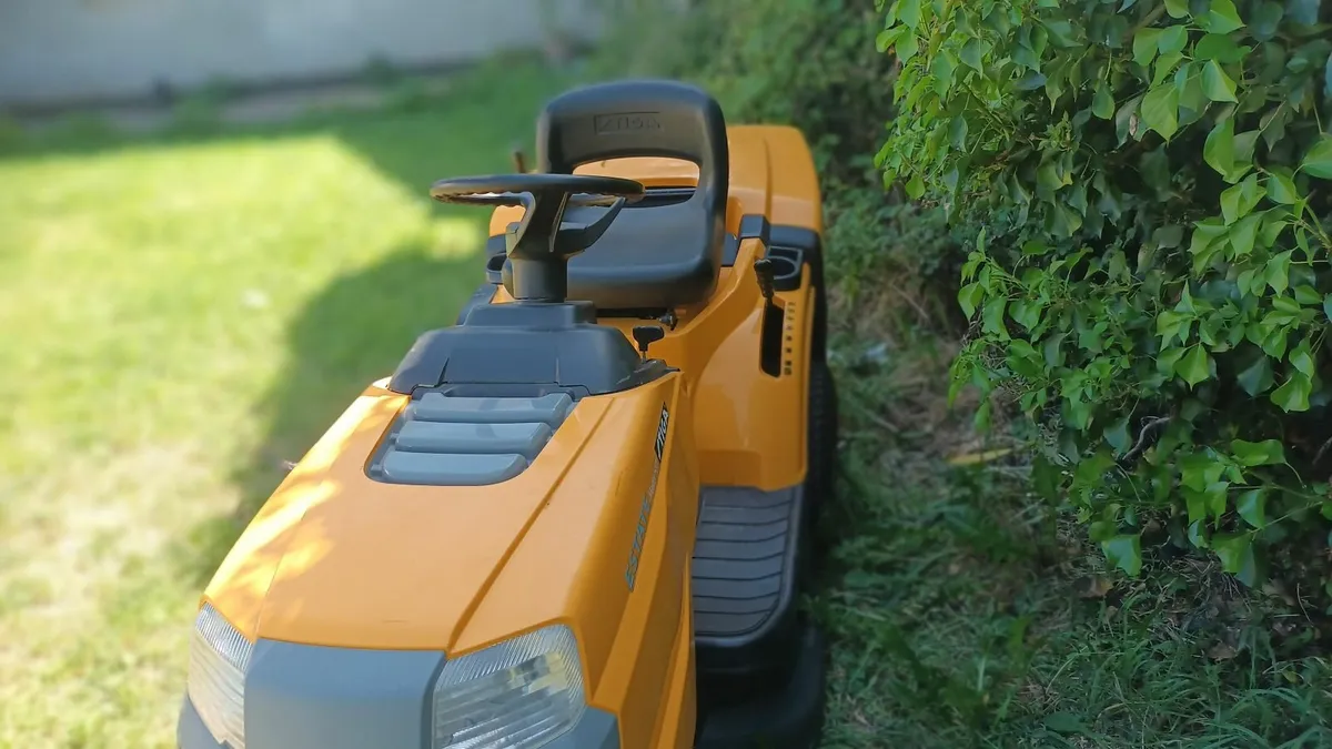 Castlegarden ride on lawnmower - Image 4