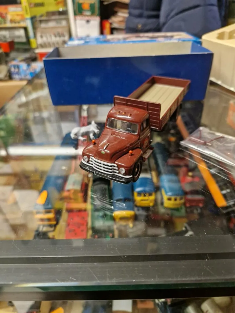Corgi Diamond T Iron City Beer Truck 1.50 - Image 2