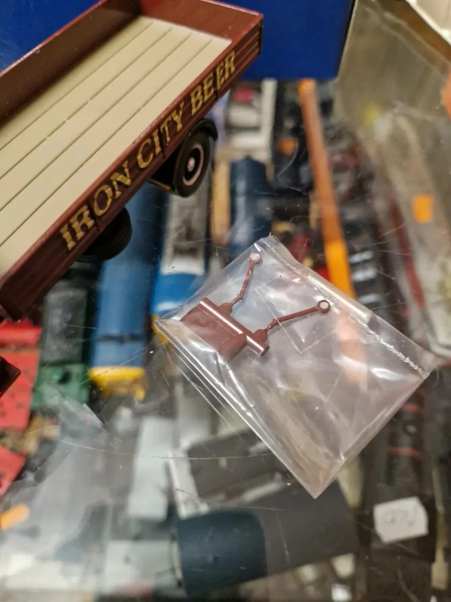 Corgi Diamond T Iron City Beer Truck 1.50 - Image 3