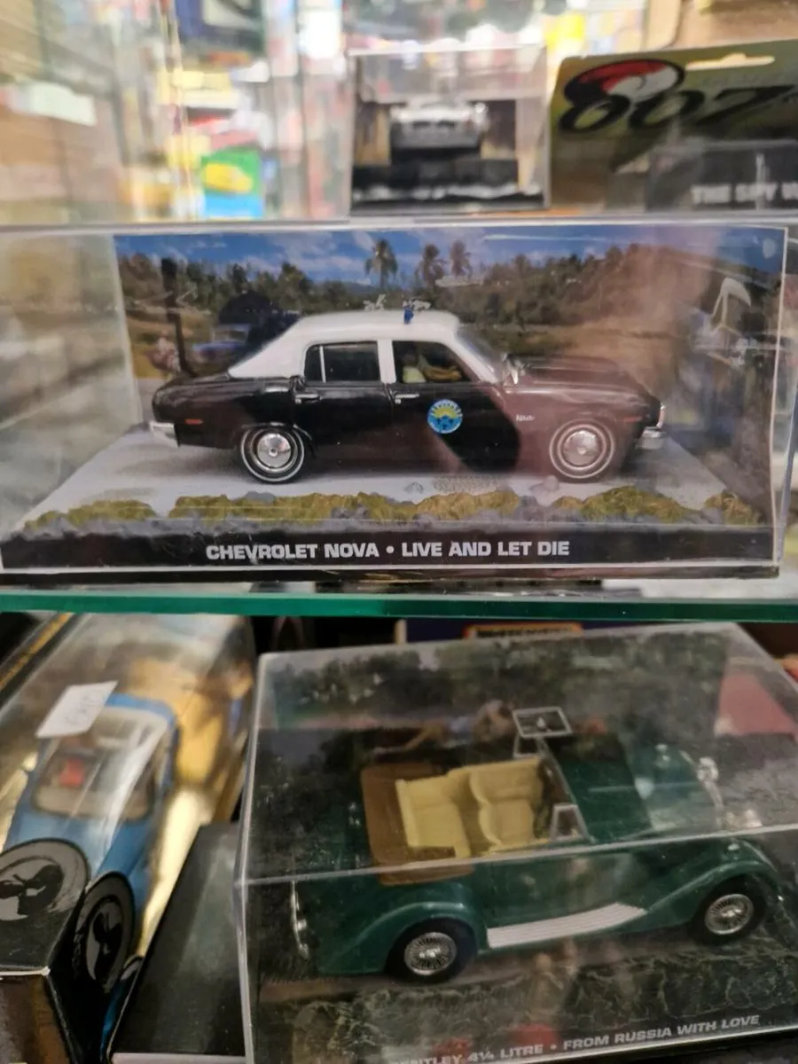 Corgi James Bond Police Car - Image 1