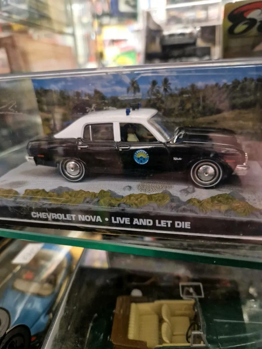 Corgi James Bond Police Car - Image 2