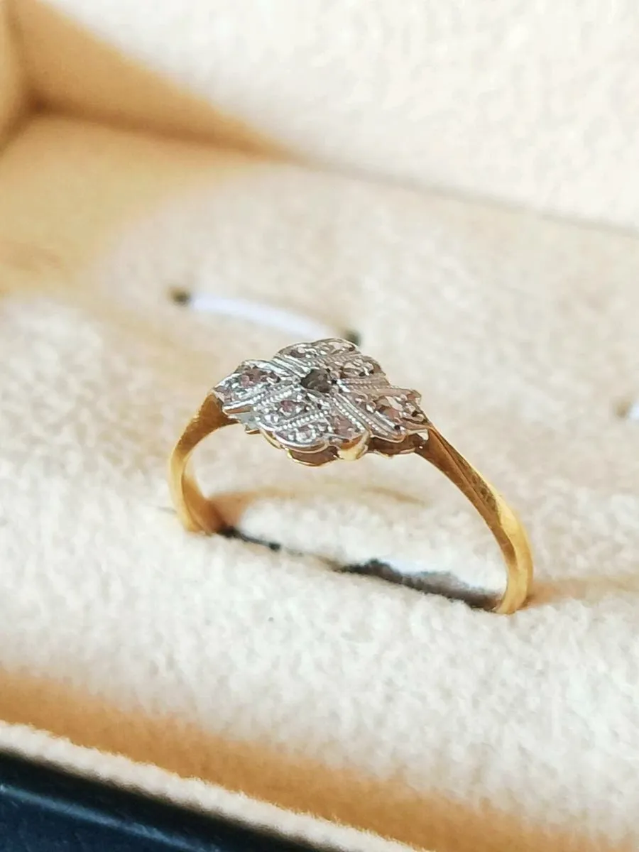 Beautiful 18 carat Gold & Diamond set Ring🥰 - Image 1