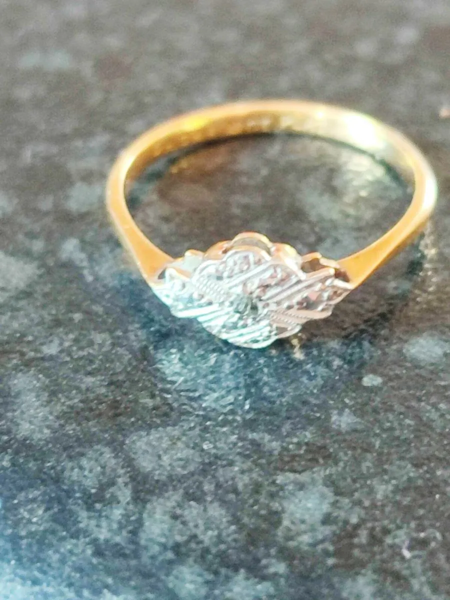 Beautiful 18 carat Gold & Diamond set Ring🥰 - Image 3