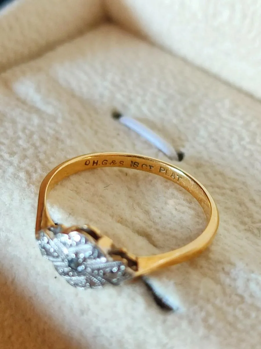 Beautiful 18 carat Gold & Diamond set Ring🥰 - Image 4