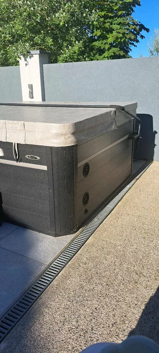 Hot tub - Image 2