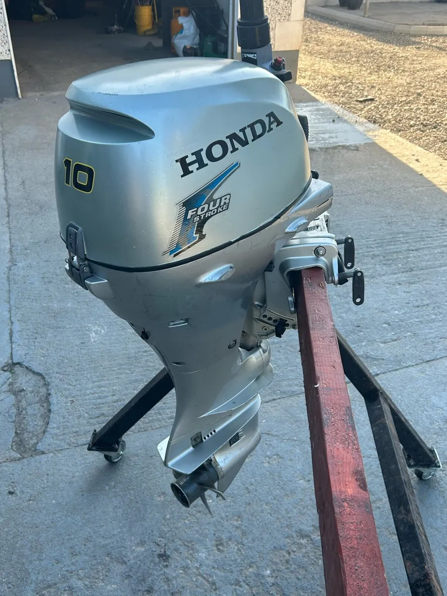 Honda 10hp 4 Stroke Outboard Engine - Image 1
