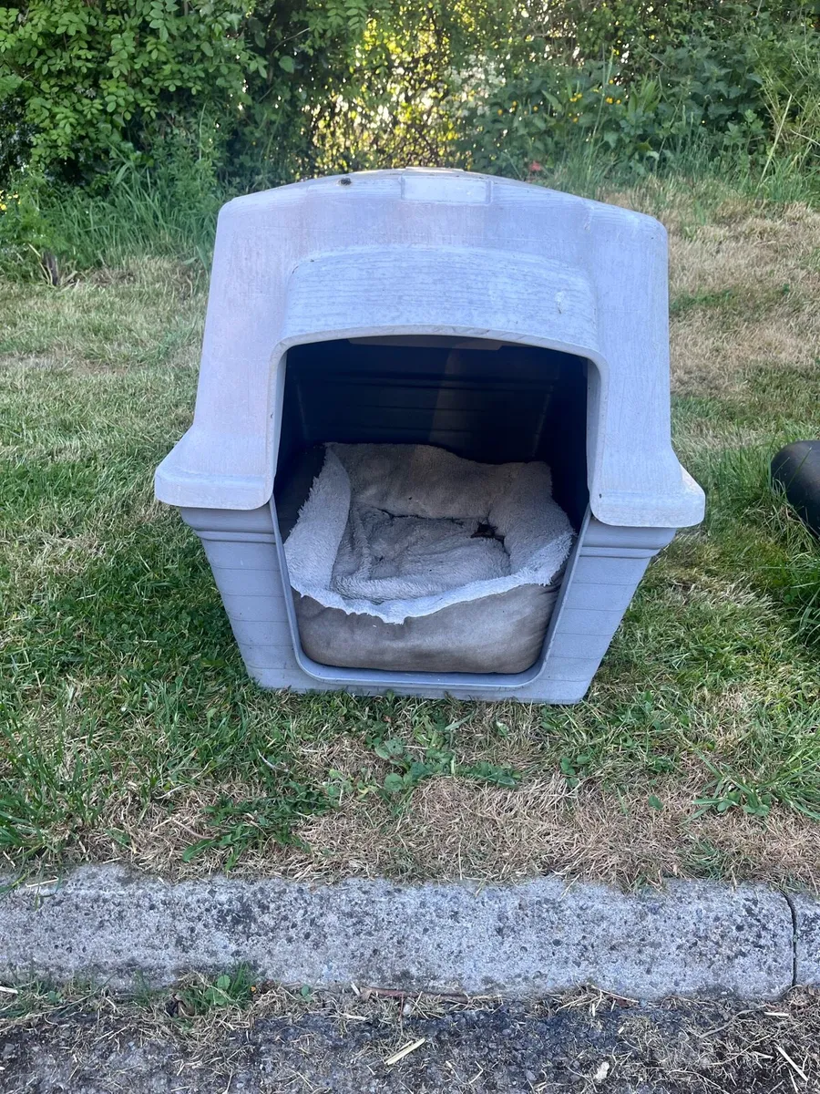 Dog shed - Image 1