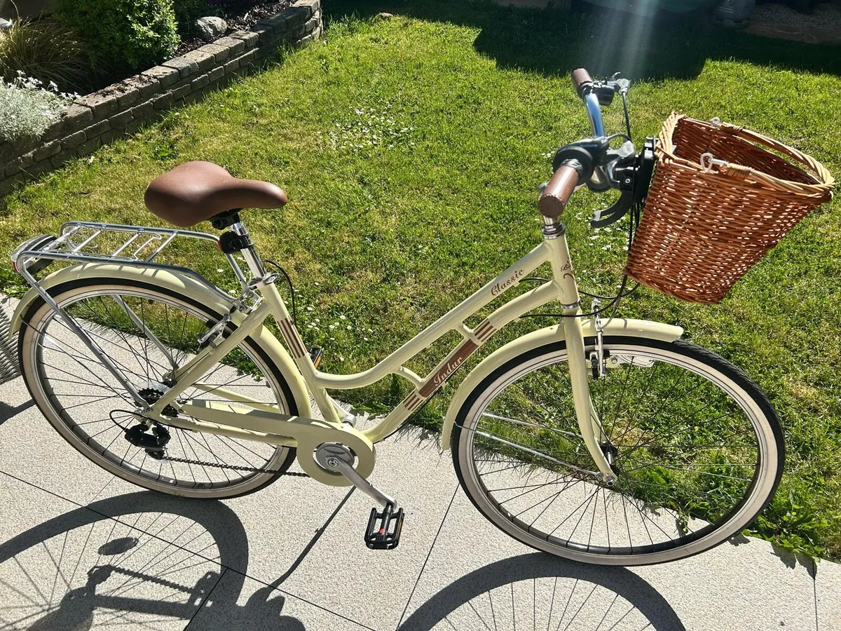 Beautiful Ladies Basket Bike - Image 2