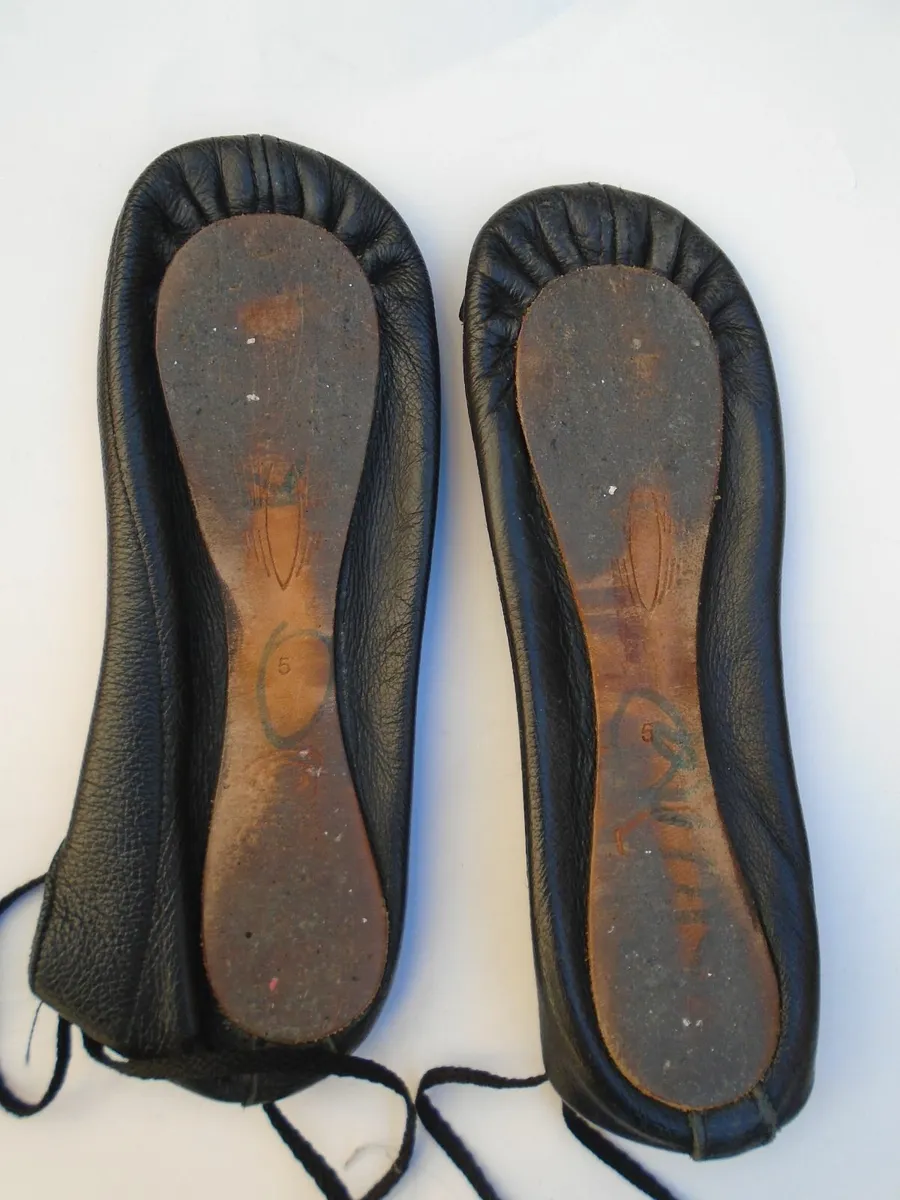 Inishfree dancing poms,Size 5,Dance shoes - Image 3
