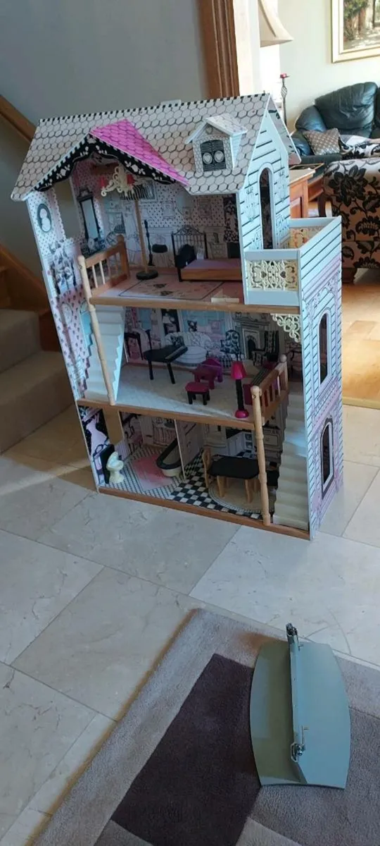 Dolls house - For Free - Image 3