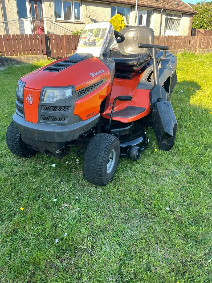 Husquvarna cth174 petrol ride on lawnmower - Image 1