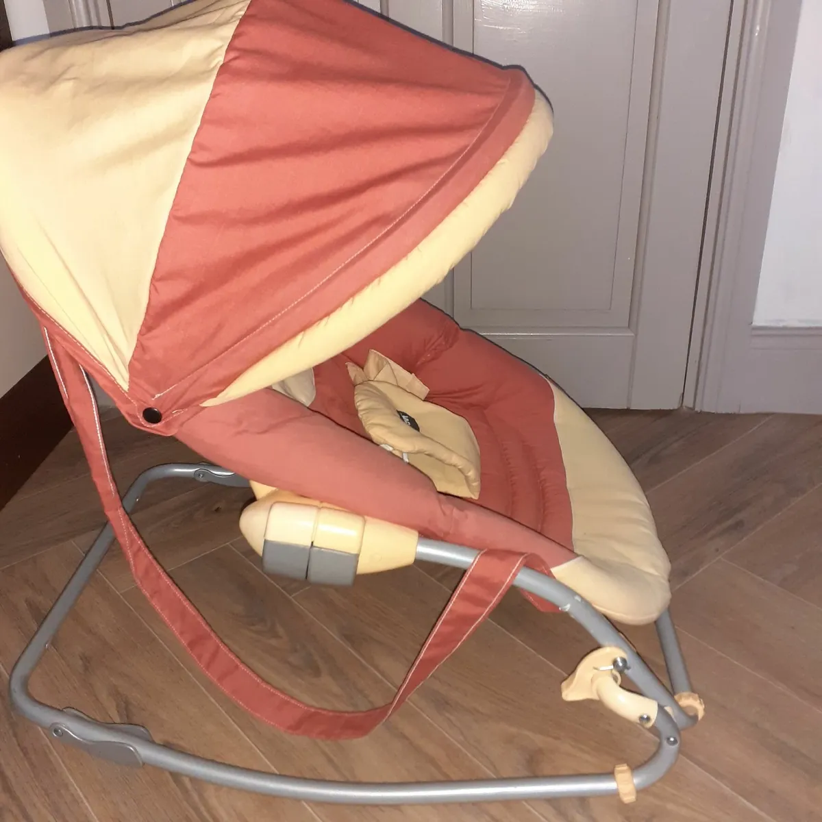 Baby rocker seat chair folds - Image 2