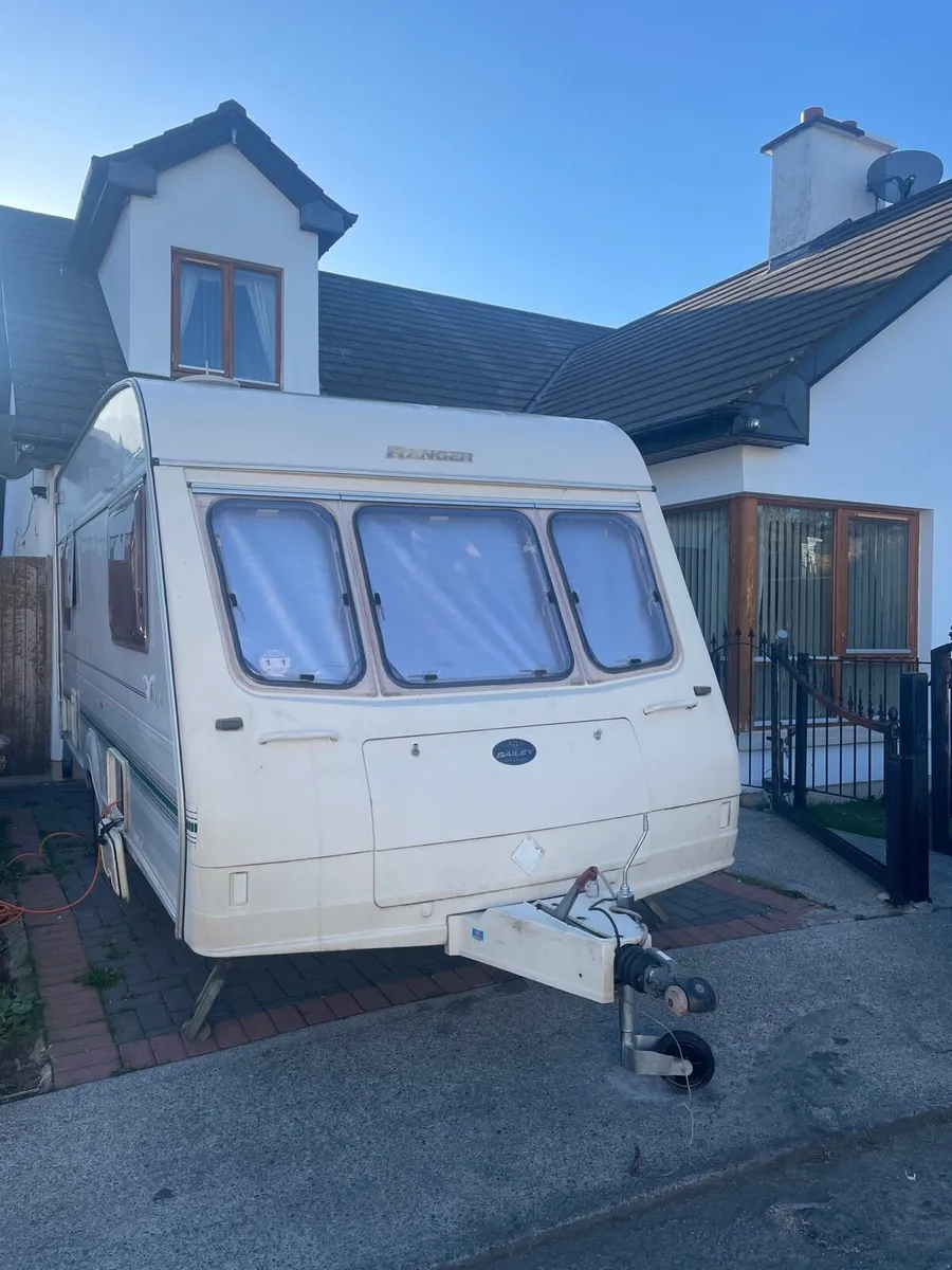 Bailey 5/6 berth with Full Awning - Image 2