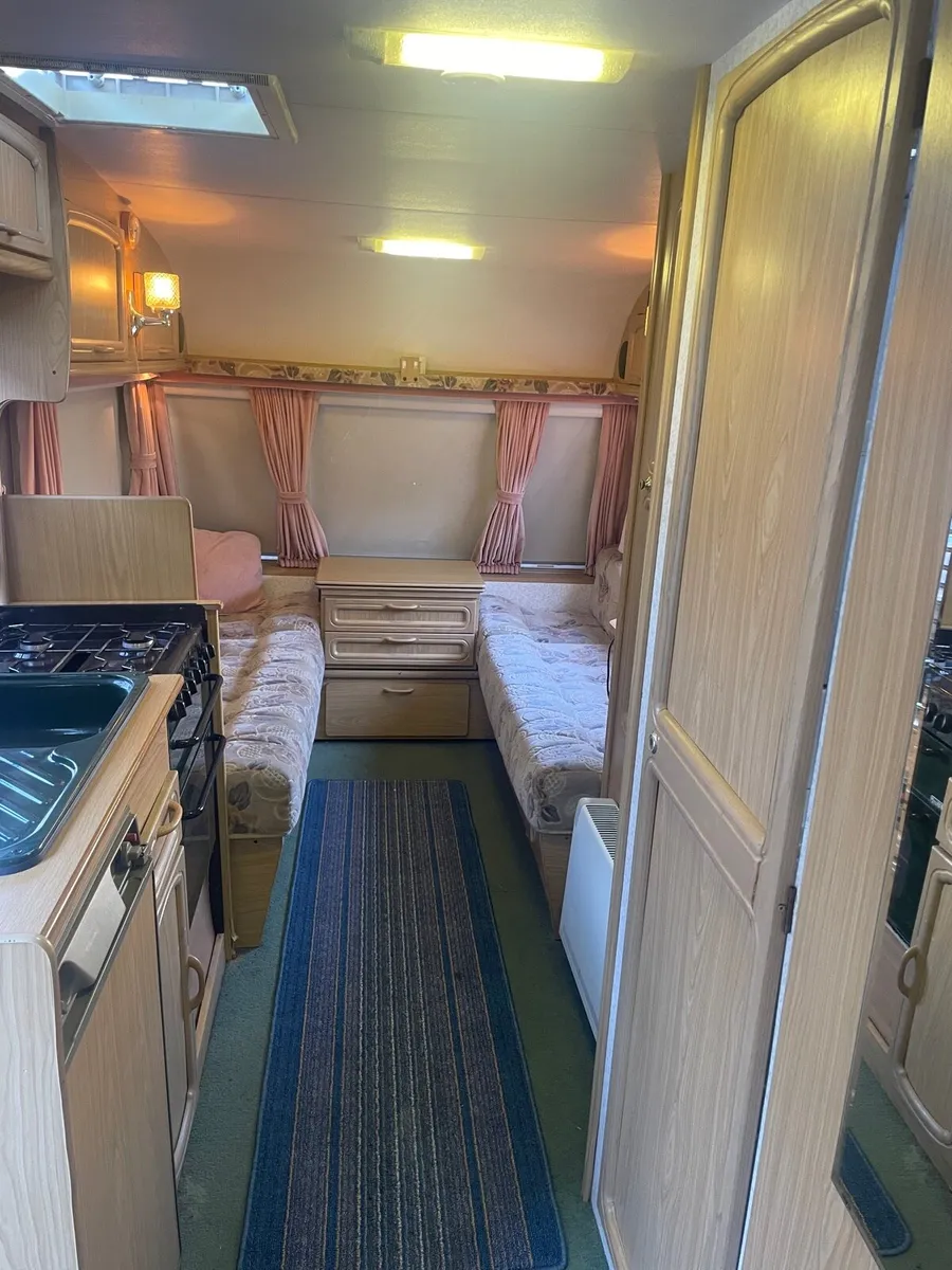 Bailey 5/6 berth with Full Awning - Image 3