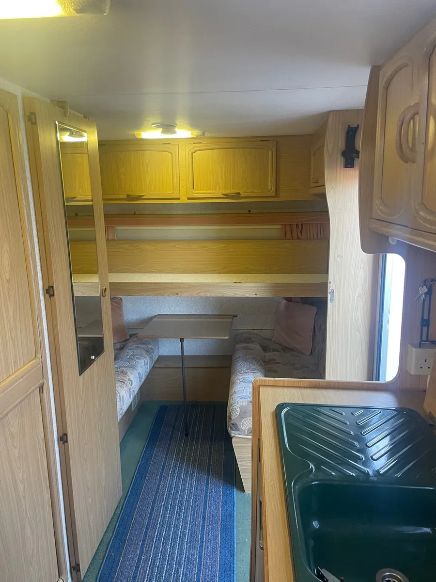Bailey 5/6 berth with Full Awning - Image 4