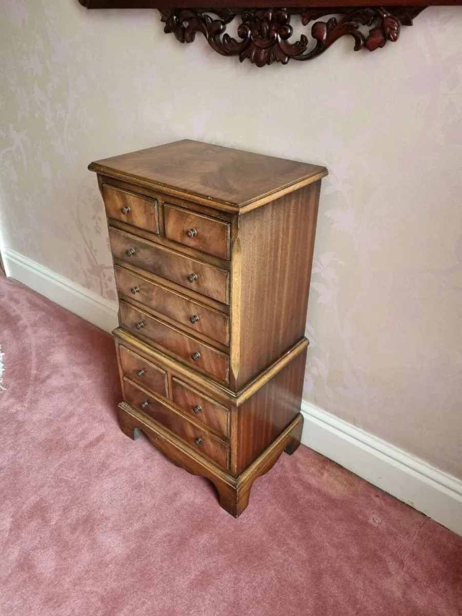 Compact Burr Walnut Chest Of Drawers - Image 1