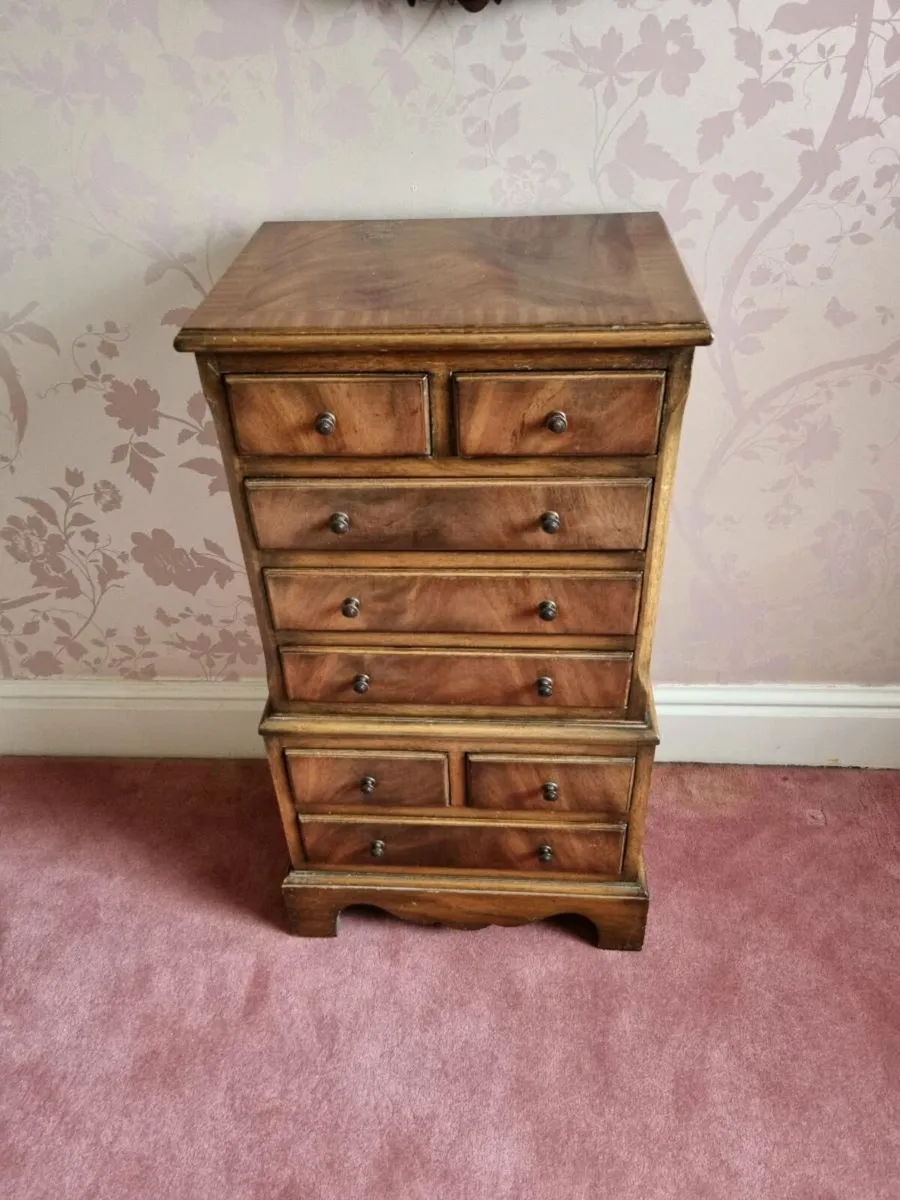 Compact Burr Walnut Chest Of Drawers - Image 4
