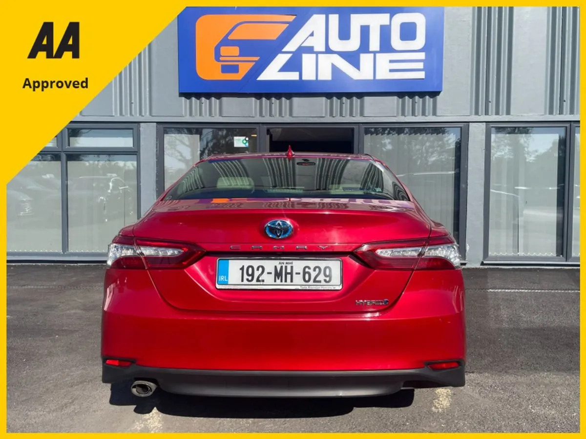 Toyota Camry Hybrid Platinum 4DR Auto - Image 3