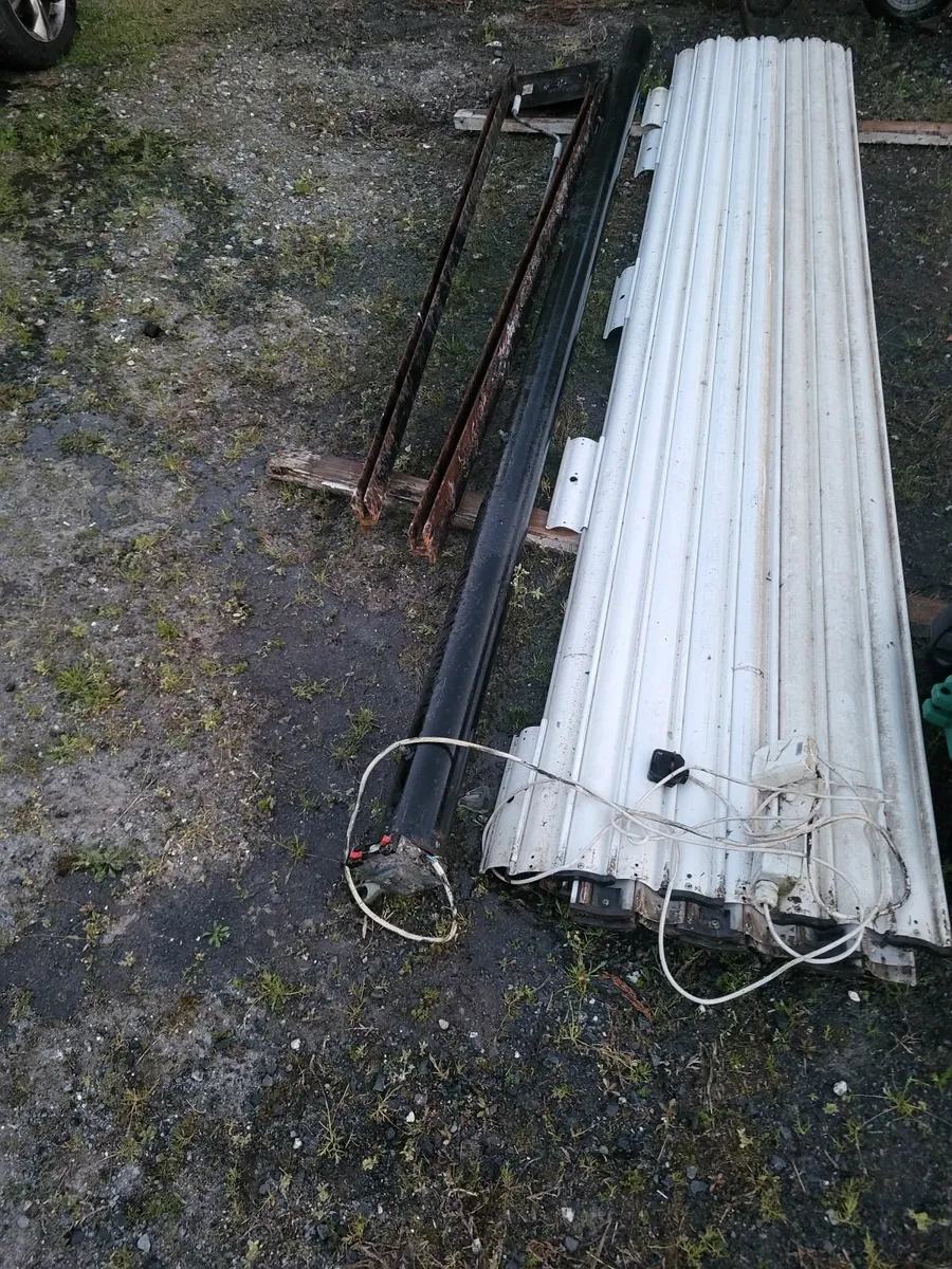 Roller garage door - Image 1