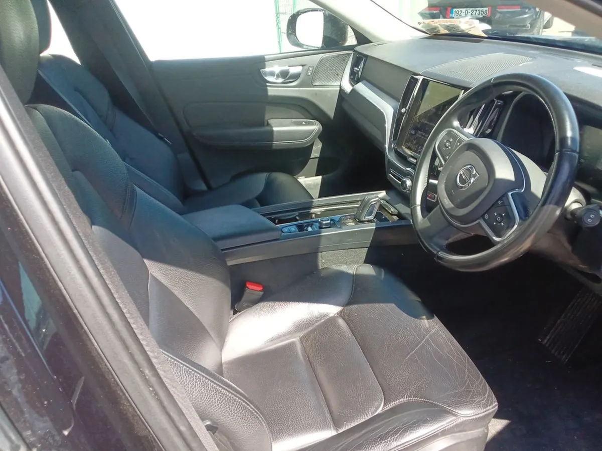 Volvo XC60 B4 Momentum Auto 1969 - Image 4