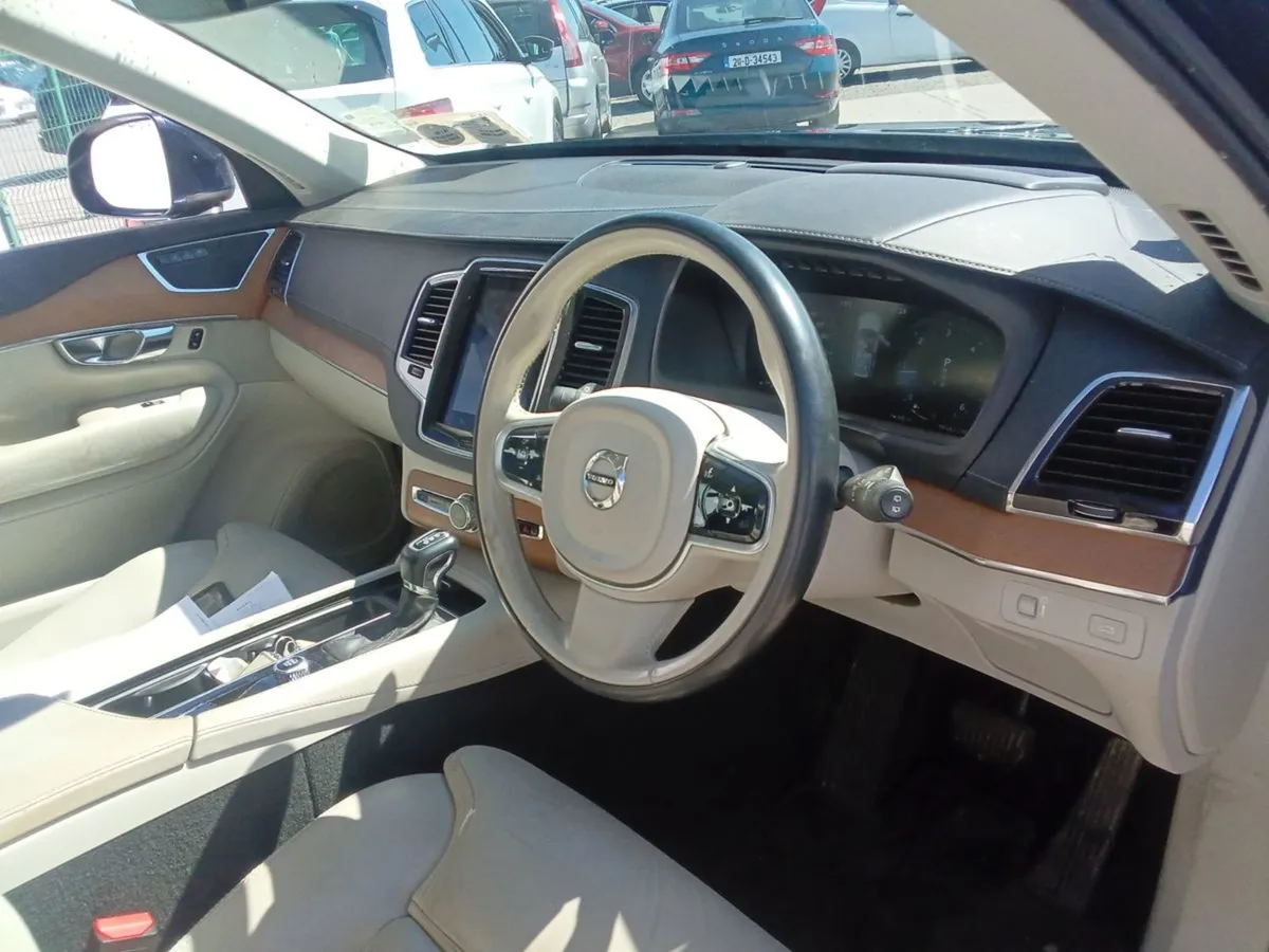 Volvo XC90 D5 AWD INS UTO 1969 - Image 4