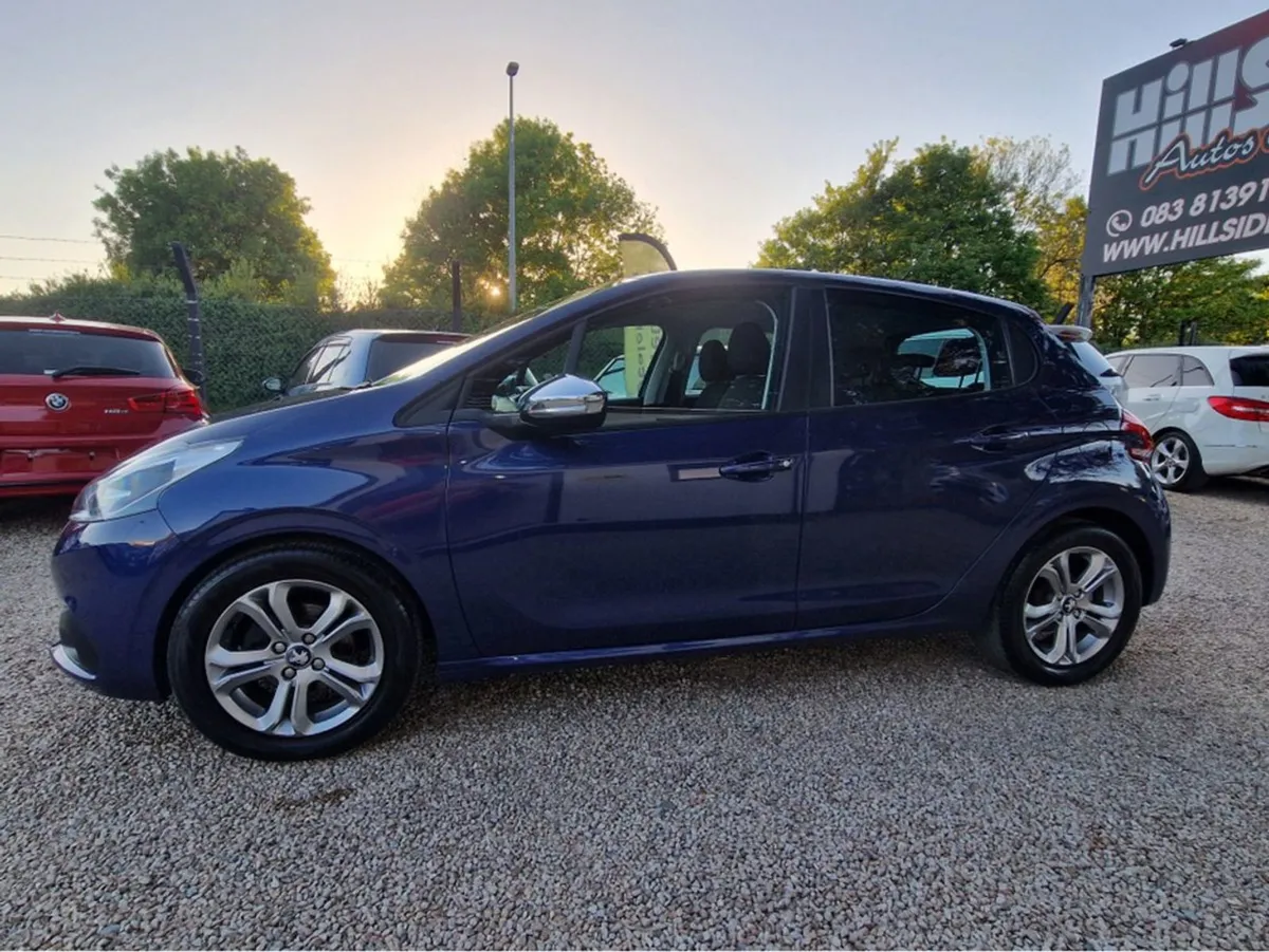 Peugeot 208 Allure 1.2 Petrol 5DR Automatic - Image 3