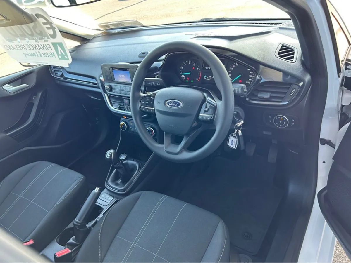 Ford Fiesta Zetec 1.10 70ps 5speed 4DR 5DR - Image 2