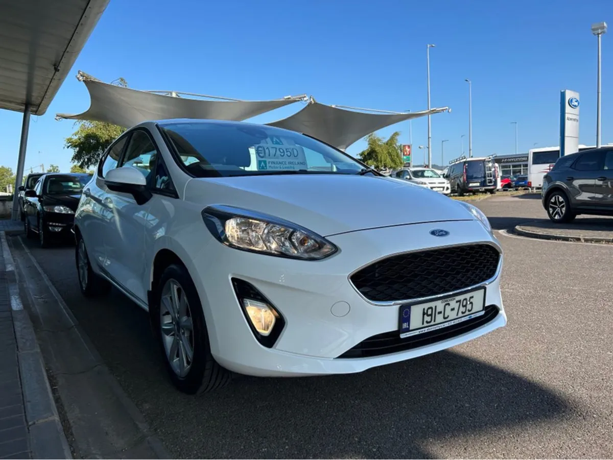 Ford Fiesta Zetec 1.10 70ps 5speed 4DR 5DR - Image 3