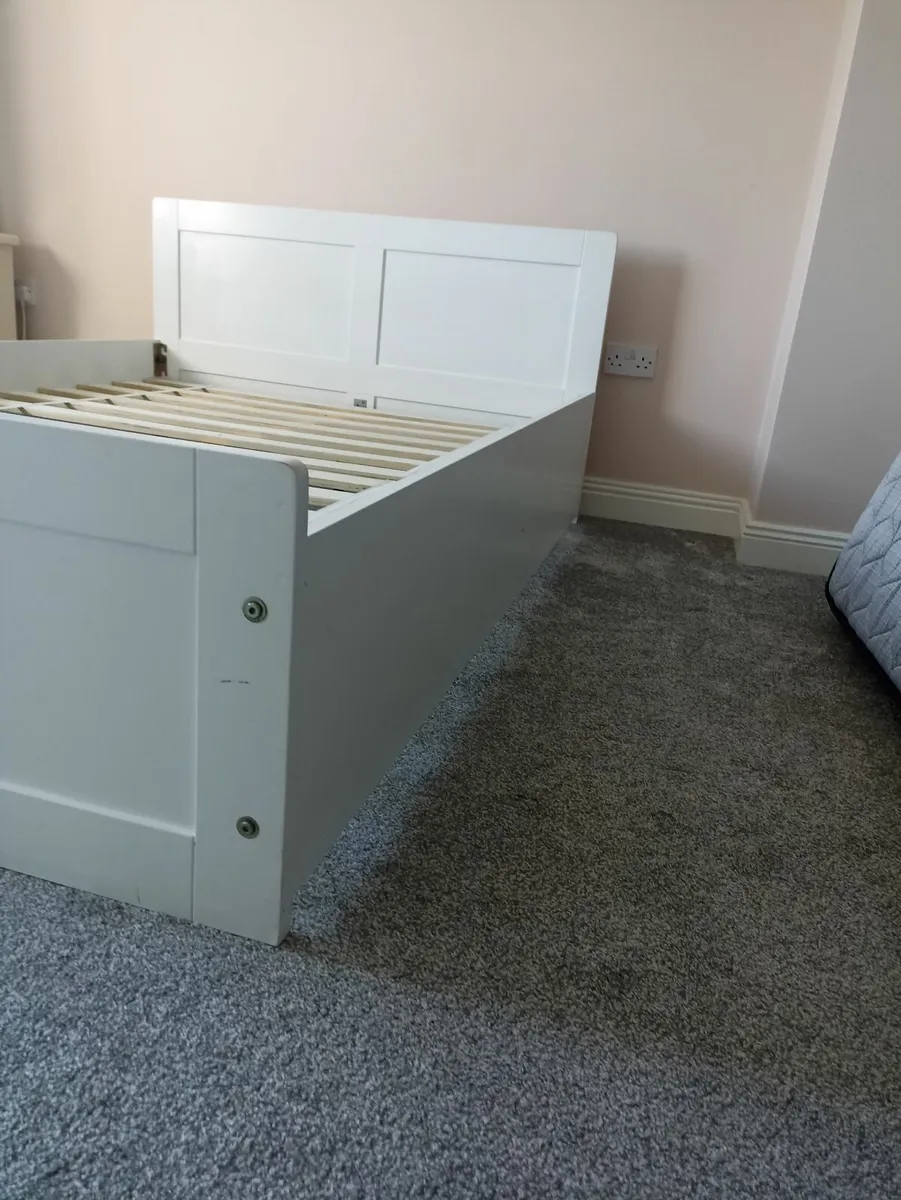 Double bedframe with mattress - Image 2